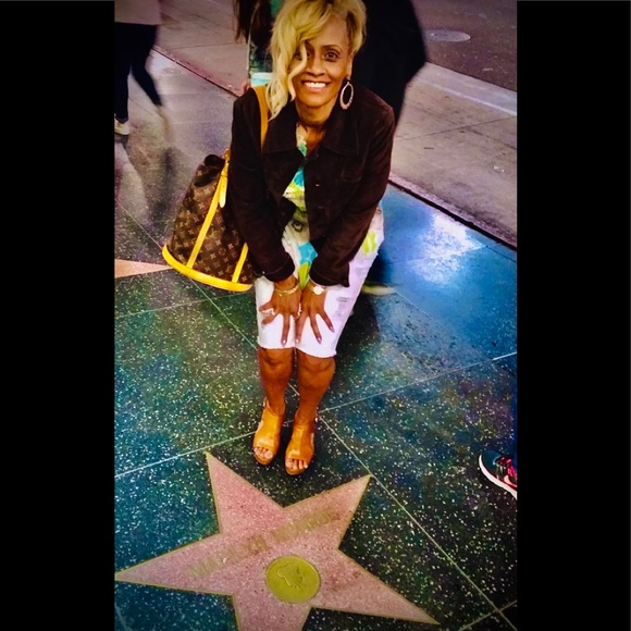 Meet your Posher, Denise - Picture 2 of 6